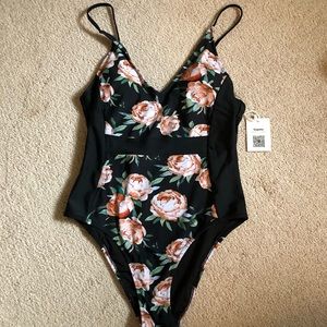 NWT large Cupshe swimsuit
